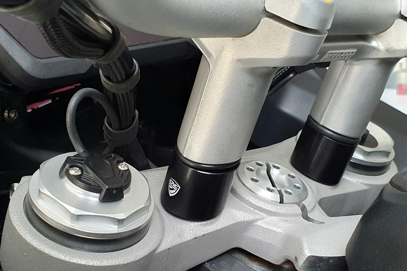 CNC Racing Handlebar clamp spacers H 30mm Ducati Multistrada V4 for OEM riser (Black)